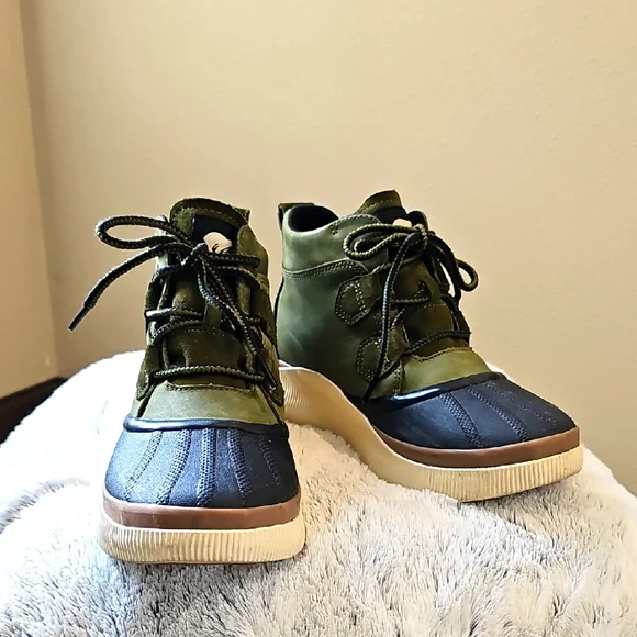 Sorel Out N About Booties - Picture 1 of 9